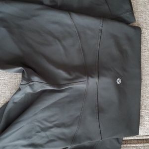 *SOLD*LuluLemon Dark Green Cropped Leggings